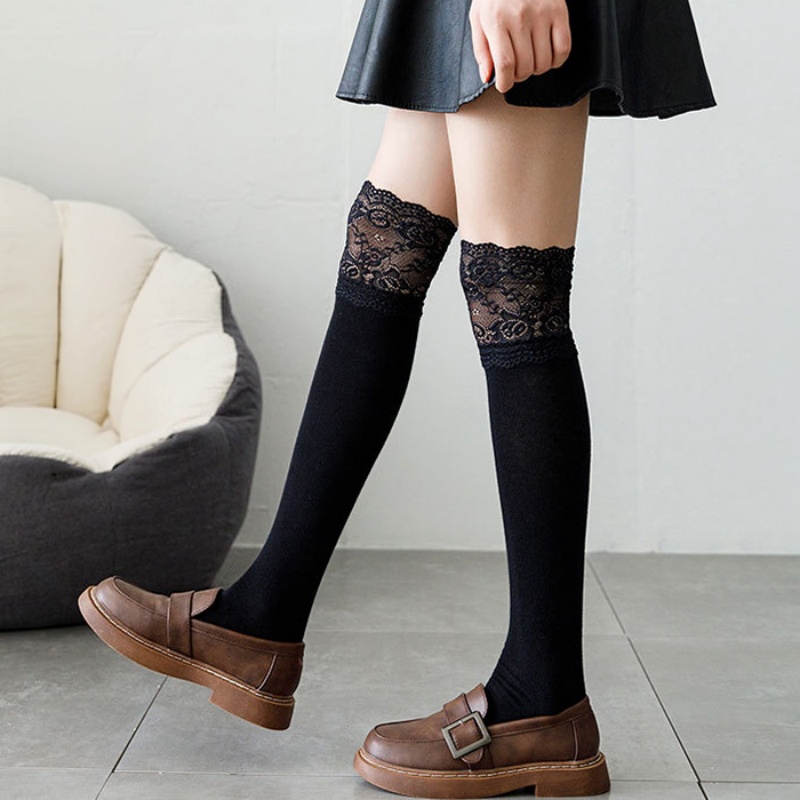 Boot Sock Slouchy - Kaus Kaki Setinggi Betis Berenda Putih